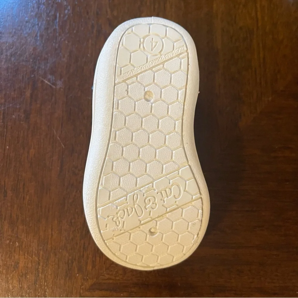 Cat & Jack | Toddler Swim Sneakers | Size 4 - Picture 4 of 6